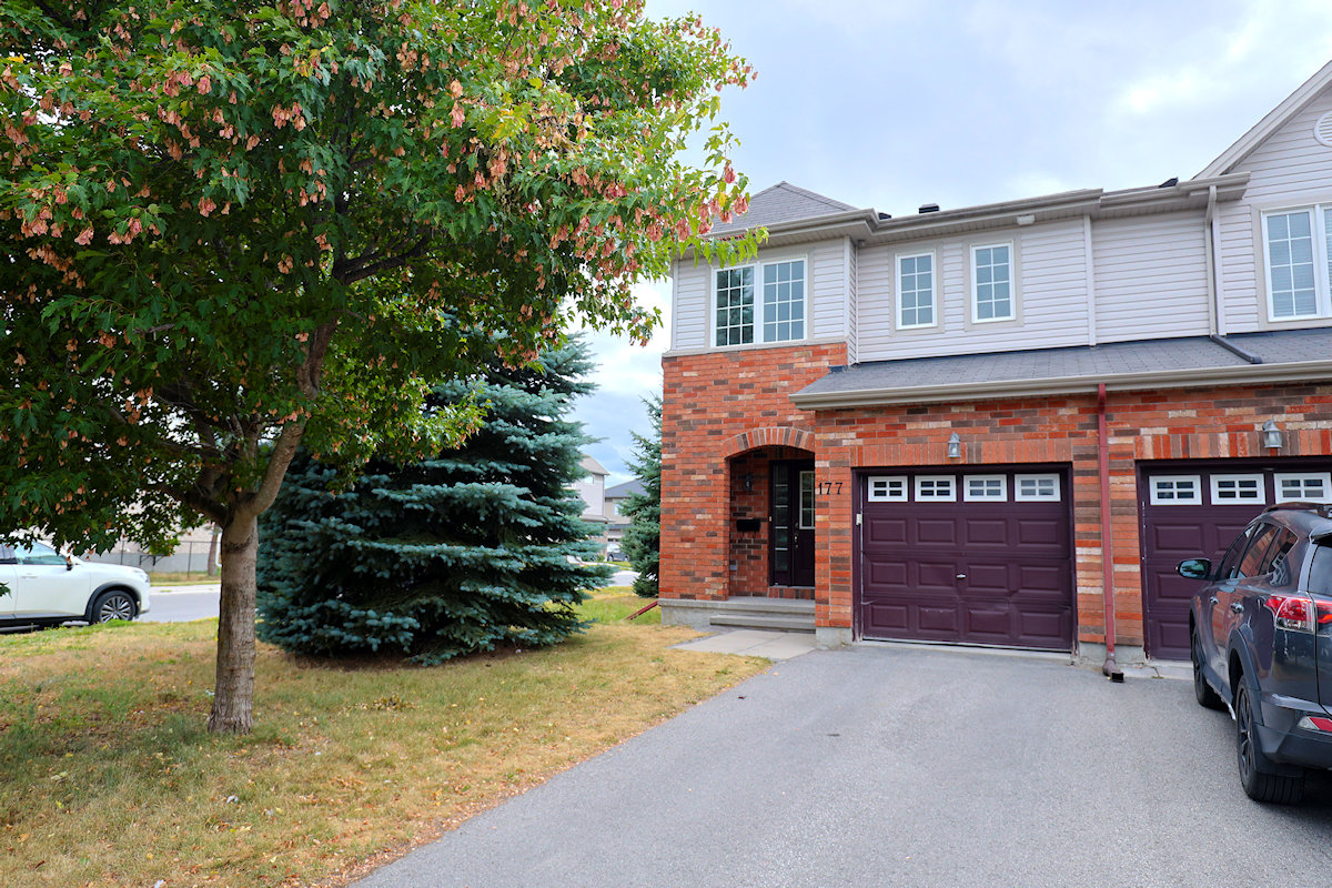 177 Romina Street, Bridlewood Trails, Kanata, end unit townhome for rent