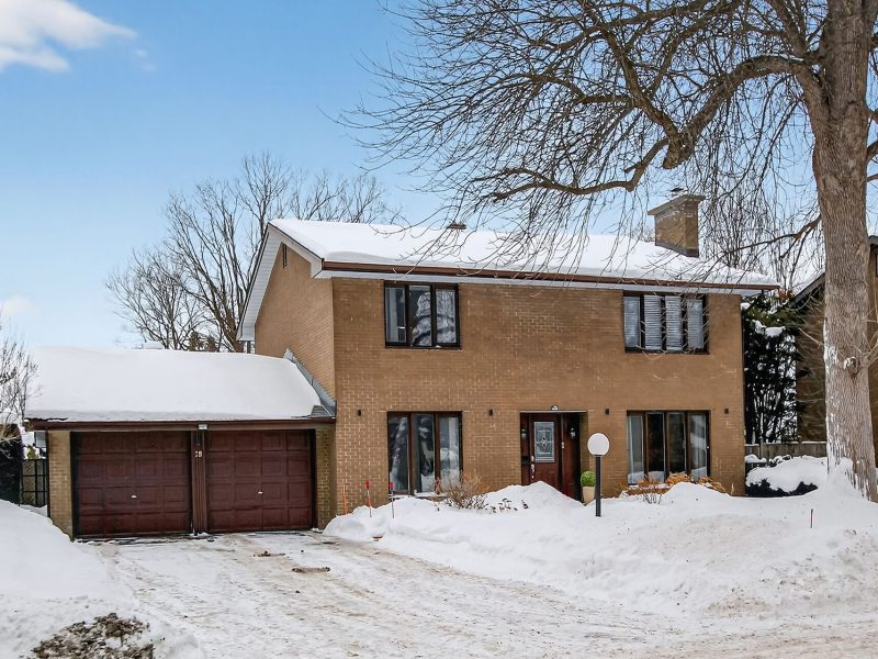 18 Pentland Crescent, Beaverbrook - house for sale in Kanata