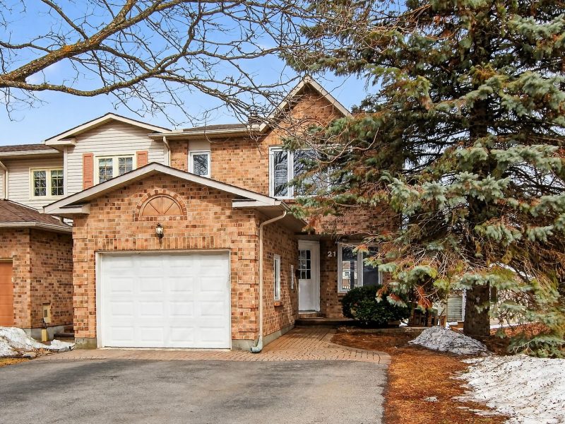 21 Baton Court, Katimavik, Kanata - townhome for sale