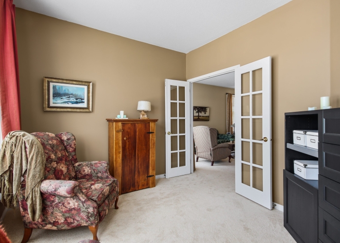 Sold Grant, Kanata Joan Smith