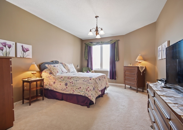 Sold Grant, Kanata Joan Smith