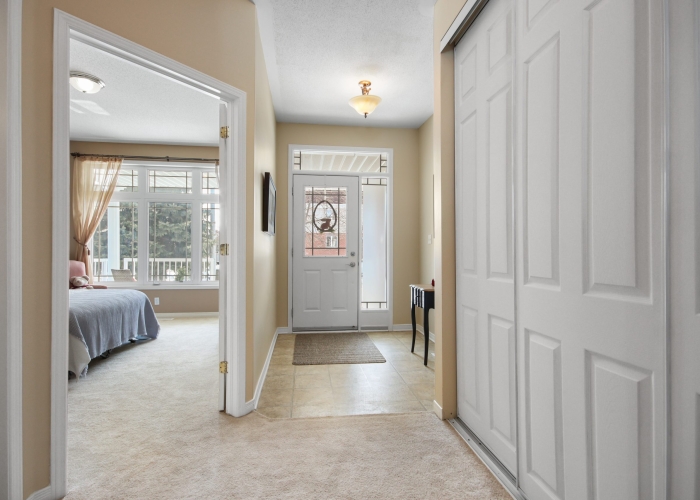 Sold Grant, Kanata Joan Smith