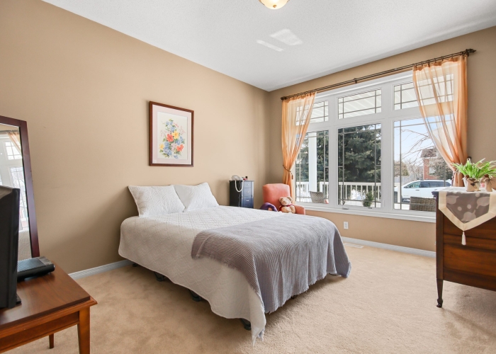 Sold Grant, Kanata Joan Smith