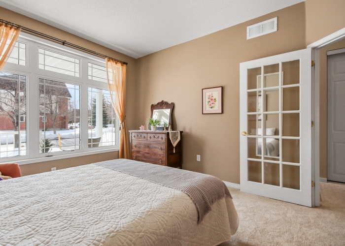 Sold Grant, Kanata Joan Smith