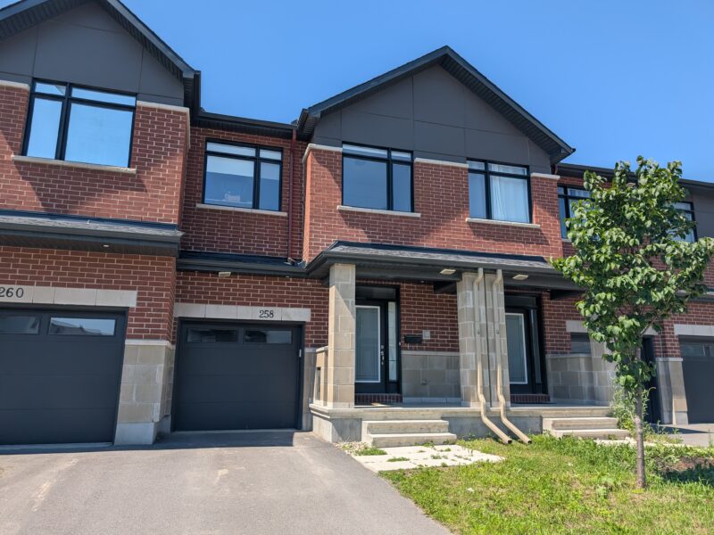 258 Monticello Avenue, Bridlewood Trails - townhome for rent in Kanata South